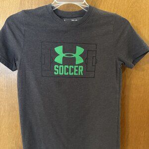 Under Armour Heat Gear Youth Medium Soccer Field Graphic Loose Gray T-Shirt EUC
